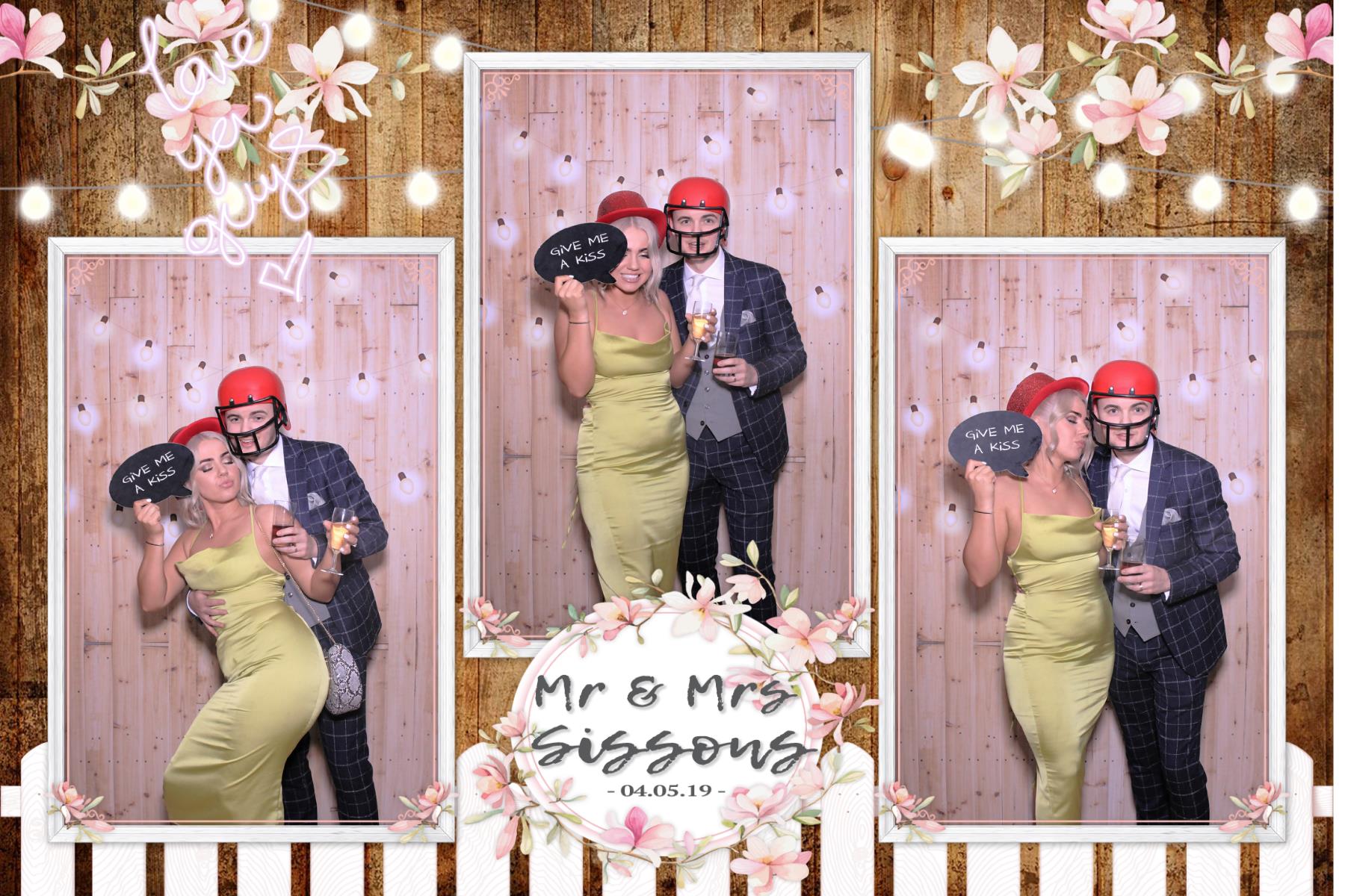 Mr and Mrs Sissons | View more photos from the event at gallery.blissbooth.co.uk/u/BlissBooth/Mr-and-Mrs-Sissons